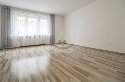 2 izbový byt s francúzskym oknom, /54 m2/, Žilina - centrum