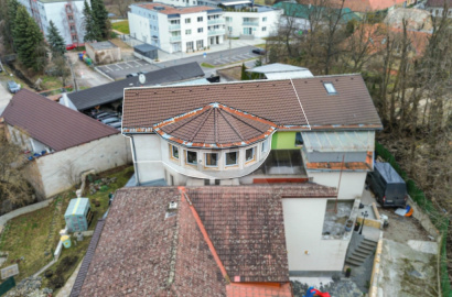 Atypický byt s poloblúkovou stenou a galériou na Pribinovej ulici /98 m2/