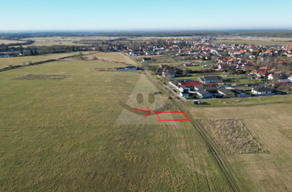 Krásny investičný pozemok 400 m2 na predaj, Jablonové pri Malackách