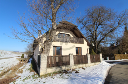 Rodinný dom so záhradou / 837 m2 / - Beluša