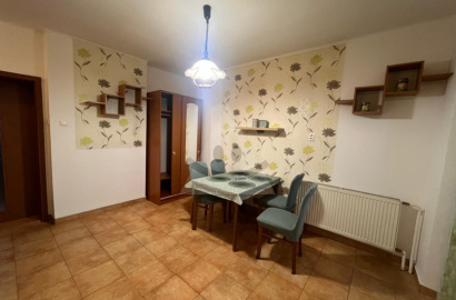 Na prenájom 2-izbový byt s vlastným kúrením a parkovaním v centre mesta Komárno