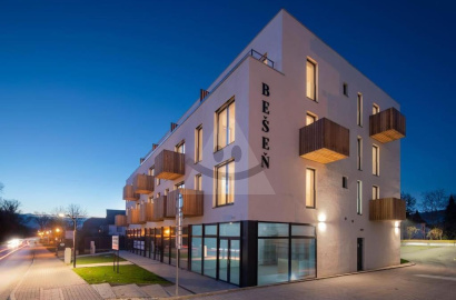 Moderný apartmán v novostavbe s loggiou a parkovaním – Ideálny na rekreáciu