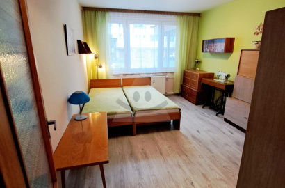 PRENÁJOM – Priestranný a kompletne zariadený 3-izbový byt, ul. M. Gorkého / Sever (Kopanice)