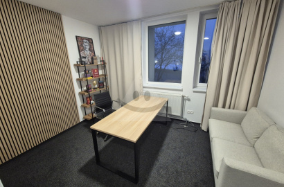 Administratívny priestor / 25 m2 / - Bytča