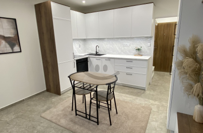 Na prenájom moderne zrekonštruovaný 1-izbový byt s balkónom v Nových Zámkoch