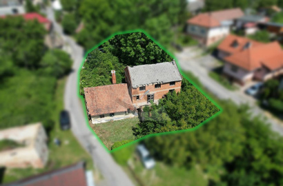 Unikátna príležitosť v obci Lazany! Pozemok s pôvodným domom s históriou mlyna