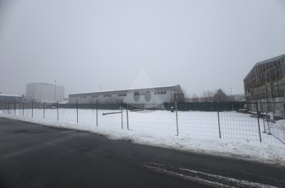 Spevnená plocha s kancelárskym zázemím /1588 m2/, Žilina - Štrková ul.