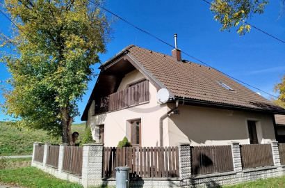 Rodinný dom so záhradou / 837 m2 / - Beluša