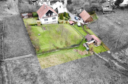 Rodinný dom s veľkou záhradou / 2024 m2 / - Skalité