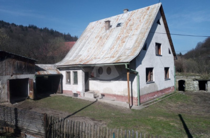 Tehlový rodinný dom so záhradou /891 m2/, Veľké Rovné
