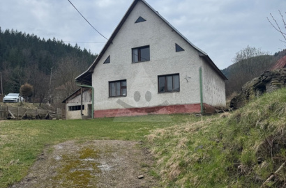 Tehlový rodinný dom so záhradou /891 m2/, Veľké Rovné