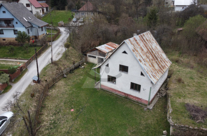 Tehlový rodinný dom so záhradou /891 m2/, Veľké Rovné