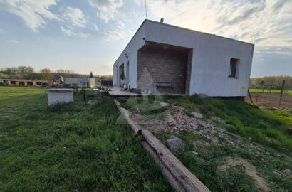 Rodinný dom na polosamote v Kolárove, časť Pačerok