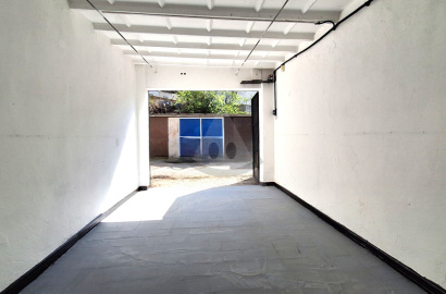 Garáž v radovej zástavbe s vlastným pozemkom a alarmom