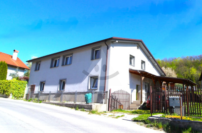 Rodinný dom so záhradou /491 m2/ Ochodnica