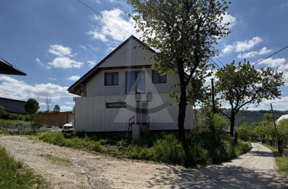 Priestranný rodinný dom / 692 m2 / Nová Bystrica