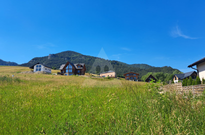 Slnečný pozemok s panoramatickým výhľadom v malebnej obci Ižipovce