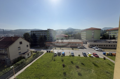 3-izbový byt s veľkým balkónom /61,5 m2/ Kysucké Nové Mesto - centrum