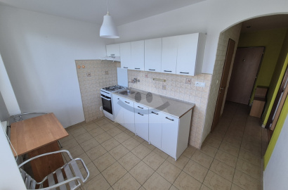 1-izbový byt s dvoma loggiami / 37 m2 / - Žilina ( Vlčince )