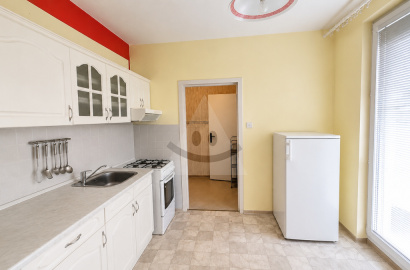 Priestranný 3izbový byt s balkónom na 7.sídlisku v Komárne